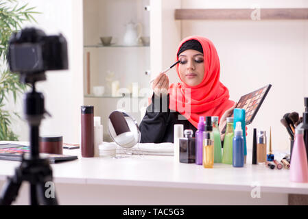 Schönheit Blogger im hijab Aufnahme von Video für Ihren Blog. Stockfoto