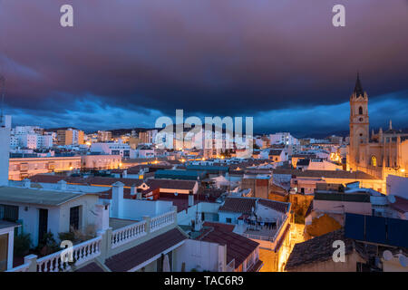 Spanien, Malaga, Parroquia San Pablo vor Sonnenaufgang im Zentrum Malagas Stockfoto