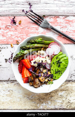 Veggie Schale mit frischen Zutaten Stockfoto