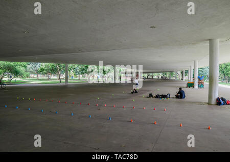 Sao Paulo SP, Brasilien - 02 März, 2019: Leute Skaten an einem Samstag um Ibirapuera Park. Stockfoto