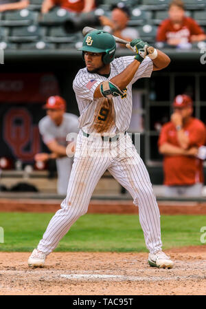 Oklahoma City, OK, USA. 22. Mai, 2019. Baylor outfielder Davion Downey (9) bat während einer2019 Phillips 66 Big 12 Baseball Meisterschaft erste runde Spiel zwischen dem Oklahoma Sooners und der Baylor Bären an Chickasaw Bricktown Ballpark in Oklahoma City, OK. Grau Siegel/CSM/Alamy leben Nachrichten Stockfoto