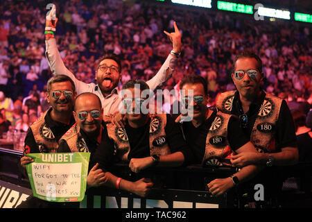 London, Großbritannien. 23 Mai, 2019. Allgemeine Ansicht von Dart Fans während der Nacht. 2019 Unibet Premier League Darts, Play-offs in der O2 Arena in London am Donnerstag, den 23. Mai 2019 Dieses Bild dürfen nur für redaktionelle Zwecke verwendet werden. Nur die redaktionelle Nutzung, eine Lizenz für die gewerbliche Nutzung erforderlich. pic von Steffan Bowen/Andrew Orchard sport Fotografie/Alamy Live news Credit: Andrew Orchard sport Fotografie/Alamy leben Nachrichten Stockfoto