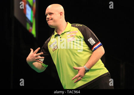 London, Großbritannien. 23 Mai, 2019. Michael Van Gerwen während seiner Halbfinale gegen Daryl Gurney. 2019 Unibet Premier League Darts, Play-offs in der O2 Arena in London am Donnerstag, den 23. Mai 2019 Dieses Bild dürfen nur für redaktionelle Zwecke verwendet werden. Nur die redaktionelle Nutzung, eine Lizenz für die gewerbliche Nutzung erforderlich. pic von Steffan Bowen/Andrew Orchard sport Fotografie/Alamy Live news Credit: Andrew Orchard sport Fotografie/Alamy leben Nachrichten Stockfoto