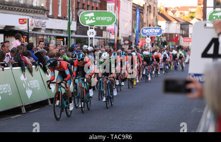 Salisbury, Wiltshire, UK. 23 Mai, 2019. OVO Energy Tour Serie Radfahren; Reiter aus Madison Genesis führen die Verfolgergruppe Credit: Aktion plus Sport/Alamy leben Nachrichten Stockfoto