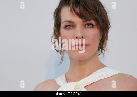 Cannes, Antibes, Frankreich. 23. Mai 2019. Milla Jovovich besucht die amfAR Gala in Cannes 2019 im Hotel du Cap-Eden-Roc (Credit: Mickael Chavet/Zuma/Alamy Live-Nachrichten) Stockfoto