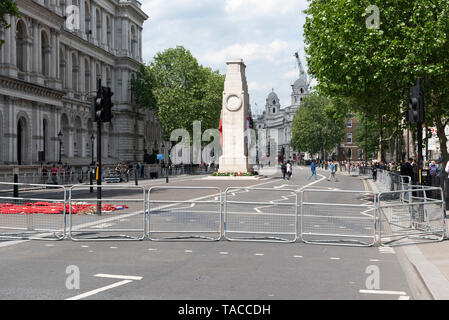 London, Großbritannien. 23 Mai, 2019. Polizei absperren Whitehall in London, Großbritannien am 23. Mai 2019. Polizei geschlossen Whitehall nach ein verdächtiges Paket in der Nähe von Downing Street in London am Donnerstag gefunden wurde. Credit: Ray Tang/Xinhua/Alamy leben Nachrichten Stockfoto