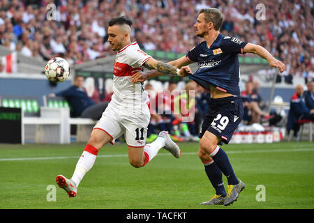 Stuttgart, Deutschland. 23 Mai, 2019. v. li: Anastasios DONIS (VFB Stuttgart), Aktion, Duelle gegen Michael Parensen (Union Berlin), Fußball 1. Bundesliga relegation, VFB Stuttgart-Union Berlin 2-2 am 23.05.2019 in Stuttgart/Deutschland. MERCEDES BENZ ARENA. DFL BESTIMMUNGEN VERBIETEN DIE VERWENDUNG DER FOTOGRAFIE ALS BILD-SEQUENZEN UND/ODER QUASI-VIDEO. | Verwendung der weltweiten Kredit: dpa/Alamy leben Nachrichten Stockfoto