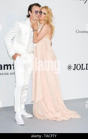 Cannes, Antibes, Frankreich. 23. Mai 2019. Brandon Thomas Lee und Pamela Anderson nimmt auf dem roten Teppich für 26 amfAR Gala in Cannes am Donnerstag, den 23. Mai 2019 auf dem 72. Festival de Cannes, Hotel du Cap-Eden-Roc, Antibes. Bild von der Credit: Julie Edwards/Alamy leben Nachrichten Stockfoto