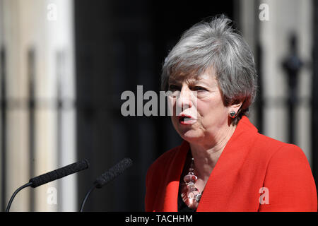 (190524) - LONDON, 24. Mai 2019 (Xinhua) - der britische Premierminister Theresa May spricht zu den Medien außerhalb 10 Downing Street in London, Großbritannien am 24. Mai 2019. Theresa May sagte am Freitag, dass Sie als konservativer Führer am 7. Juni beenden, ebnet Wege für Contest Großbritanniens nächste Ministerpräsident zu entscheiden. (Xinhua / Alberto Pezzali) Stockfoto