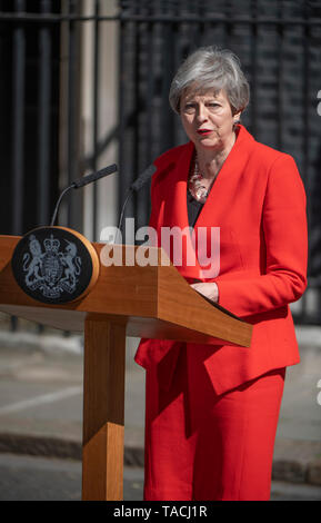 10 Downing Street, London, UK. 24. Mai 2019. Der britische Premierminister Theresa May kündigt ihren Rücktritt Rede zu Medien in Downing Street, Abfinden als Führer der Konservativen Partei am 7. Juni. Credit: Malcolm Park/Alamy Leben Nachrichten. Stockfoto