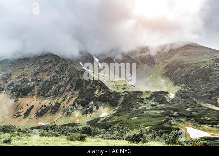 Landschaft mit grünen Ebenen auf Kamtschatka, Russland Stockfoto