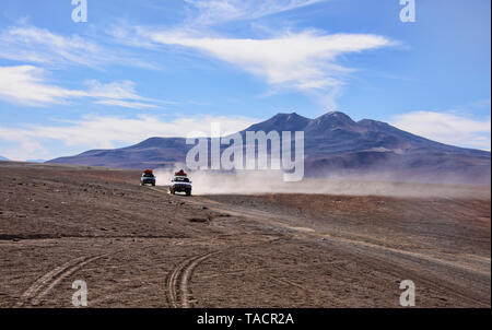 Off Road Touren auf den Salzebenen von Salar de Uyuni, Bolivien Stockfoto