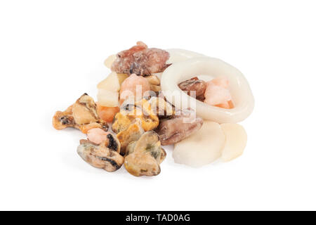 Gefrorenen Muscheln, Garnelen, Rapana, Tintenfisch und anderen Meeresfrüchten auf weißem Hintergrund Stockfoto