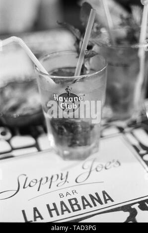 Ein mohito ist in Sloppy Joe's Bar La Habana Kuba serviert. Stockfoto