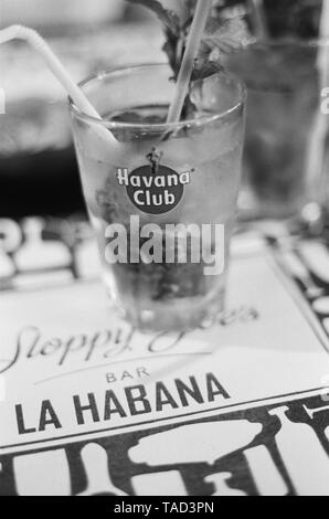 Ein mohito ist in Sloppy Joe's Bar La Habana Kuba serviert. Stockfoto