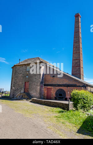 Middleton Top restaurierte Dampflok Haus, Rollmaterial und Blick auf die Landschaft, High Peak Trail, Matlock, Derbyshire. England Stockfoto