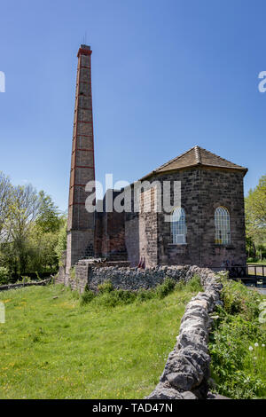 Middleton Top restaurierte Dampflok Haus, Rollmaterial und Blick auf die Landschaft, High Peak Trail, Matlock, Derbyshire. England Stockfoto