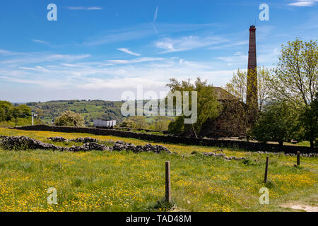 Middleton Top restaurierte Dampflok Haus, Rollmaterial und Blick auf die Landschaft, High Peak Trail, Matlock, Derbyshire. England Stockfoto