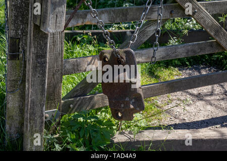 Middleton Top restaurierte Dampflok Haus, Rollmaterial und Blick auf die Landschaft, High Peak Trail, Matlock, Derbyshire. England Stockfoto