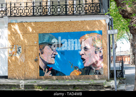 Graffiti Malen auf das Horten von Verbrettert leerstehendes Gebäude. Szene aus Italian Job, Michael Caine eigentlich nur die Türen aus Zitat zu blasen Stockfoto