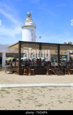 Cafe am Leuchtturm am Strand Malagueta entfernt, im Stadtzentrum von Malaga, an der Costa del Sol, Spanien, Europa Stockfoto