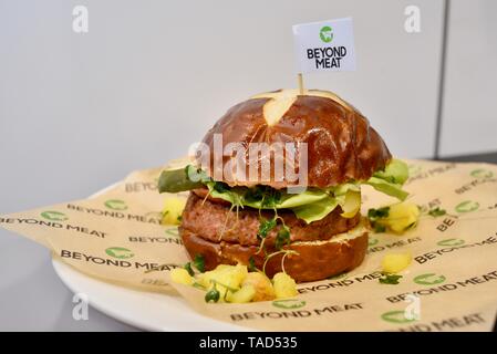 Fleischlose (Fleisch) Über Burger aus Fleisch. Vegetarische vegane Burger aus Erbsen, andere Zutaten, National Restaurant zeigen, Chicago, USA Stockfoto