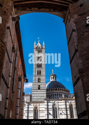 Italien, Toskana, Siena, Siena Dom, Blick durch Facciatone Stockfoto