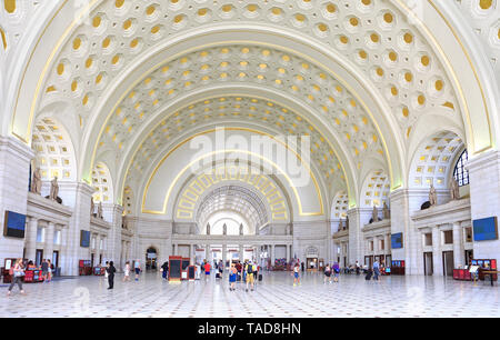 Der Innenraum von der Union Station, dem historischen Bahnhof und Busbahnhof in Washington D.C. eröffnet in 1907, ist es der Amtrak Hauptquartier. Stockfoto