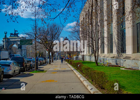 Bürgersteig in der Nähe der Brooklyn Public Library Stockfoto