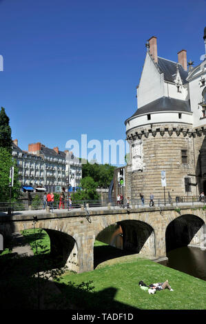 Nantes (Frankreich): Brücke über die Gräben am Eingang des "Chateau des Ducs de Bretagne" (Schloss der Herzöge von Britta Stockfoto