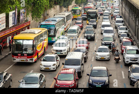 Verkehr eines großen asiatischen Stadt, Manila, Manila, Philippinen Stockfoto