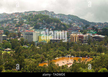 Blick auf baguio von einem Berg Stockfoto