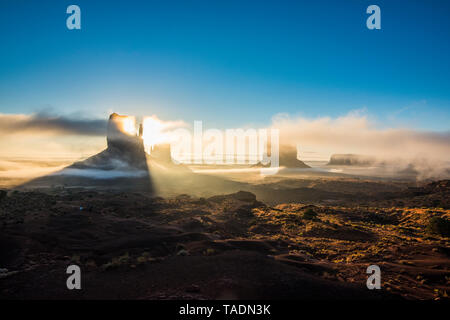 USA, Arizona, Monument Valley bei Sonnenaufgang Stockfoto