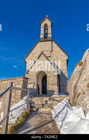 Kleine Kapelle auf dem Gipfel des Wendelstein, Bayern, Deutschland Stockfoto