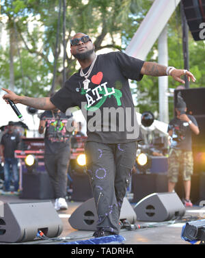 2019 Kaya Fest Musik Festival im Bayfront Park Amphitheater in Miami, Florida. Mit: Davido Wo: Miami, Florida, United States Wenn: 20 Apr 2019 Credit: Johnny Louis/WENN.com Stockfoto