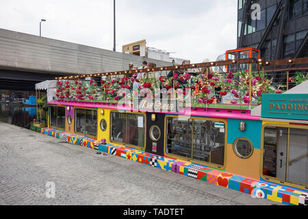 Sir Peter Blake's Mai grün Eatery und Schiff auf dem Grand Union Canal in Paddington Basin, Paddington, London, Großbritannien Stockfoto