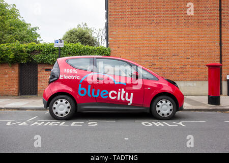 Blue City 100% Electric Car-sharing-Regelung und die Bucht Stockfoto