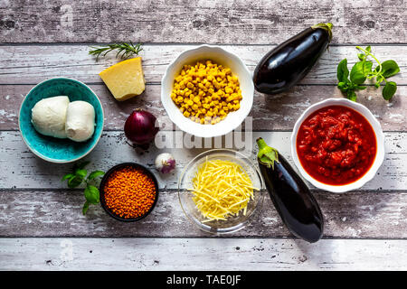 Zutaten für aubergine Lasagne Stockfoto