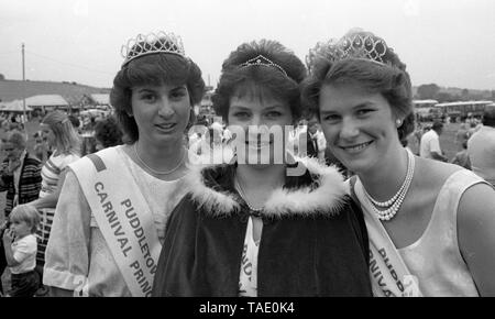 Puddletown Karneval in Dorset c 1980 Carnival Queen und Prinzessinnen Foto von Tony Henshaw Stockfoto