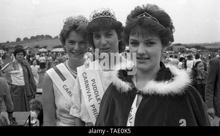 Puddletown Karneval in Dorset c 1980 Carnival Queen und Prinzessinnen Foto von Tony Henshaw Stockfoto