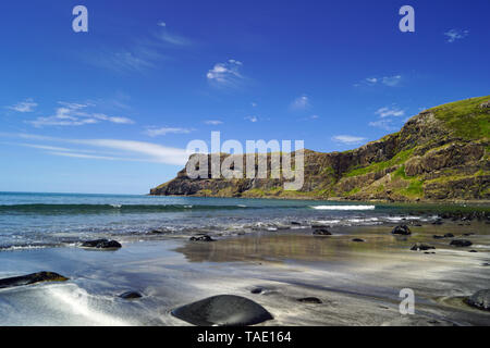 Die talisker Strand ist in der Nähe des Dorfes Carbost auf der Isle of Skye Stockfoto