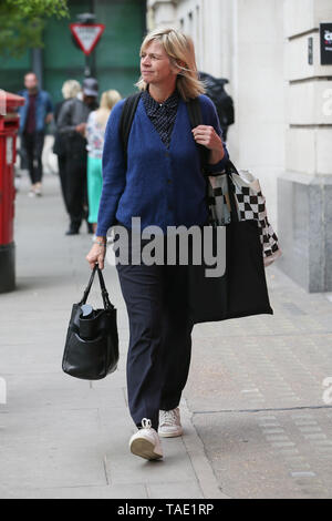 Zoe Ball gesehen BBC Radio 2 Studios - London mit: Zoe Ball Wo: London, Vereinigtes Königreich, wenn: 23 Apr 2019 Credit: WENN.com verlassen Stockfoto