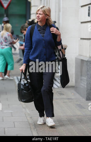 Zoe Ball gesehen BBC Radio 2 Studios - London mit: Zoe Ball Wo: London, Vereinigtes Königreich, wenn: 23 Apr 2019 Credit: WENN.com verlassen Stockfoto