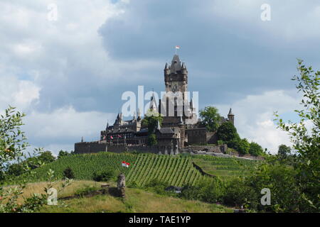 Reichsburg Cochem, bewölkte Himmel, Cochem an der Mosel, Mosel, Rheinland-Pfalz, Deutschland, Europa ich Reichsburg Cochem, dramatisch bewölkter Himmel, Stockfoto