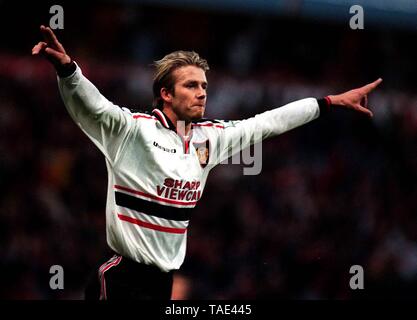 Foto vom 14-04-1999 von Manchester United David Beckham feiert Nachdem Sie gegen Arsenal im Villa Park im FA Cup Semi-final Replay. Stockfoto