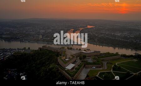 Ihre Festung Ehrenbreitstein und die Deutschen Eck am Zusammenfluss von Rhein und Mosel, Altstadt, Drone Aufnahme, Koblenz, Rheinland-Pfalz Stockfoto