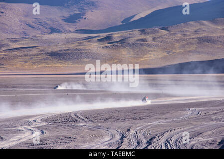 Off Road Touren auf den Salzebenen von Salar de Uyuni, Bolivien Stockfoto