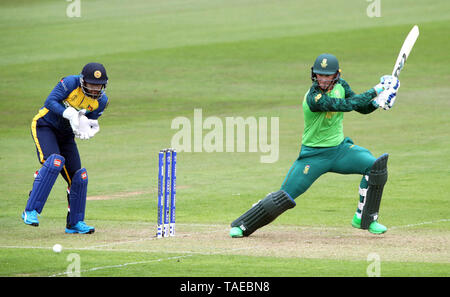 Südafrikas Rassie van der Dussen Fledermäuse während der ICC Cricket World Cup Warm up Match an der Cardiff Wales Stadion. Stockfoto