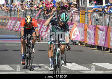 Benedetti Cesare gewinnt die Etappe 12 Giro dÕItalia 2019 Cuneo-Pinerolo, Pinerolo, Italien, 23. Mai 2019 (Foto von Antonio Polia/Pacific Press) Stockfoto