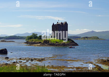 Castle Stalker ist ein Turm Haus ca. 2,5 Kilometer nordöstlich von Port Appin, einem Dorf in Argyll und Bute, Schottland. Stockfoto